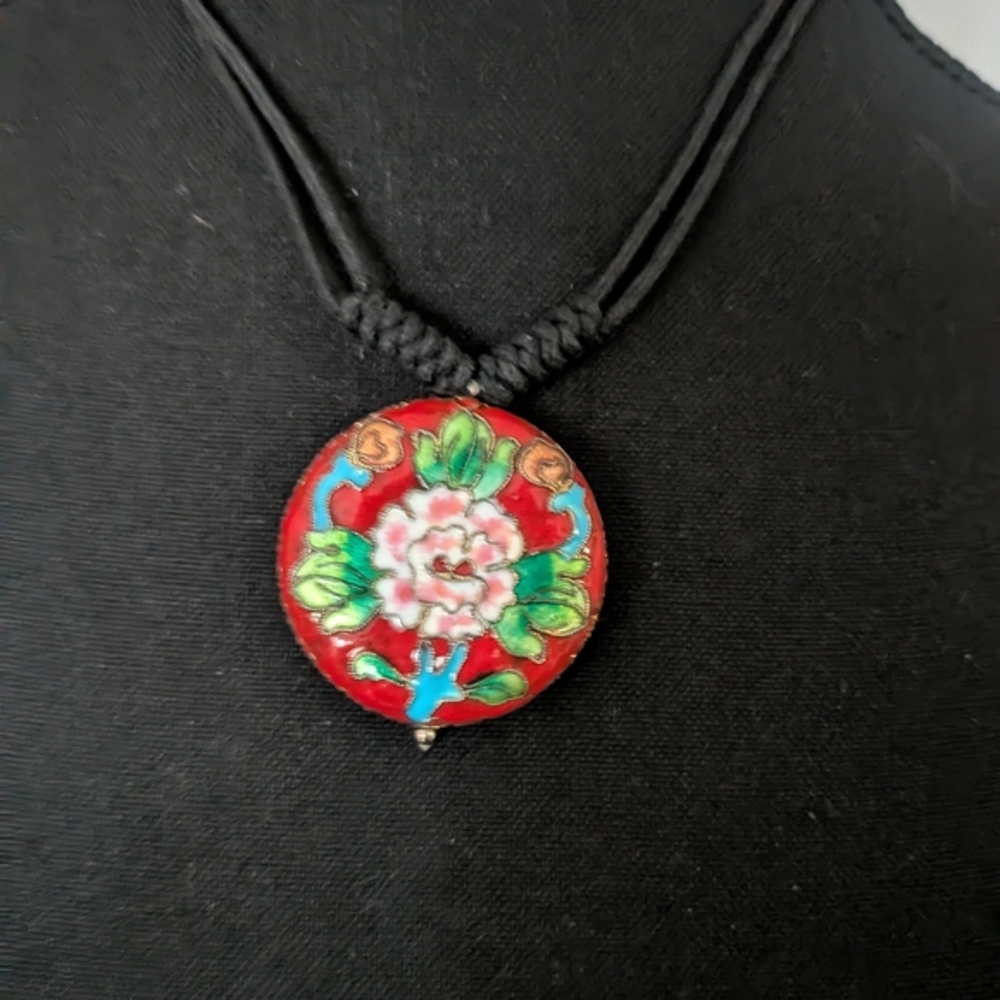 vintage Chinese cloisonné pendant necklace featuring a red enamel background 